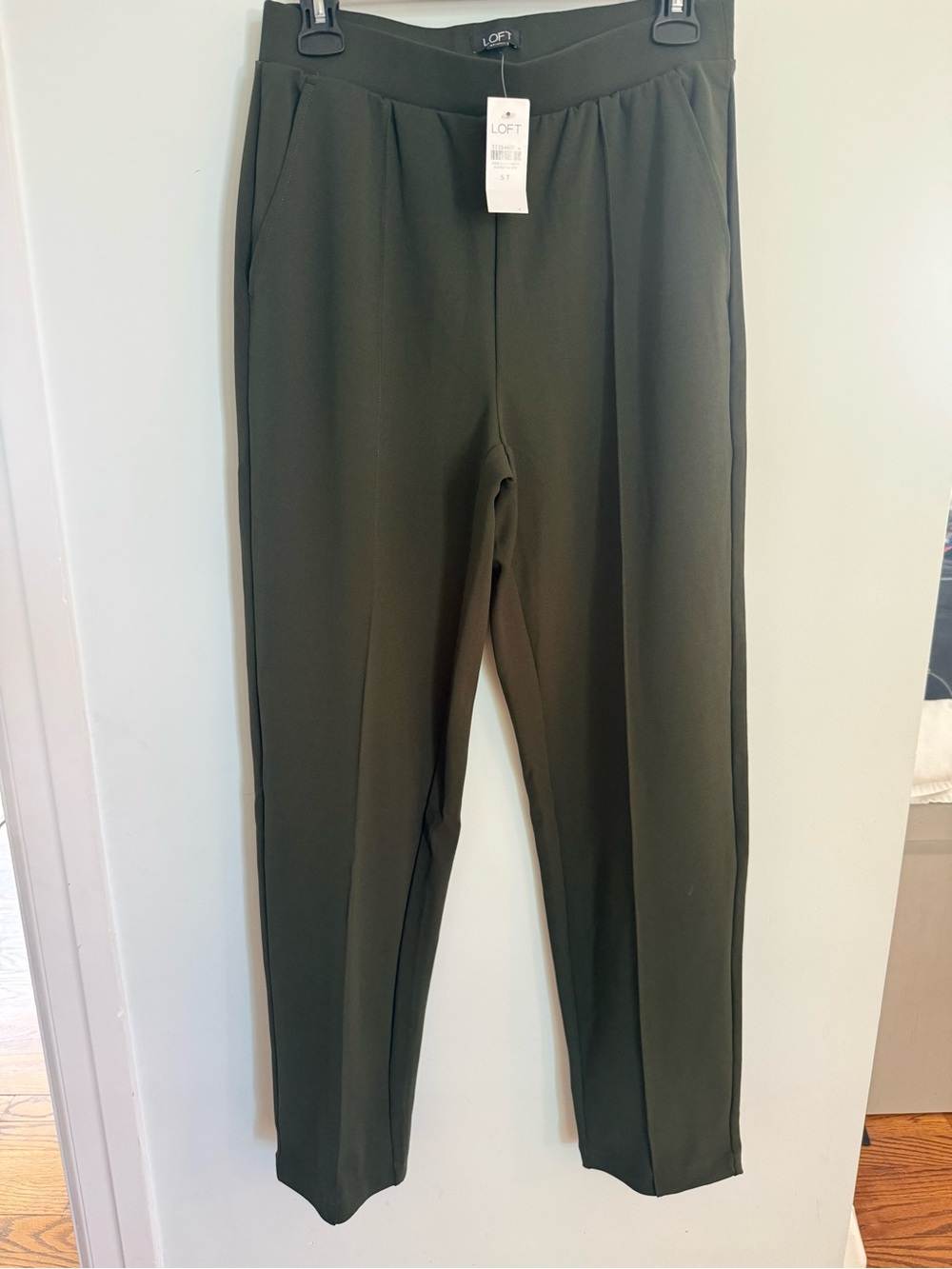 NWT LOFT Women’s Olive Tapered Dress Pants